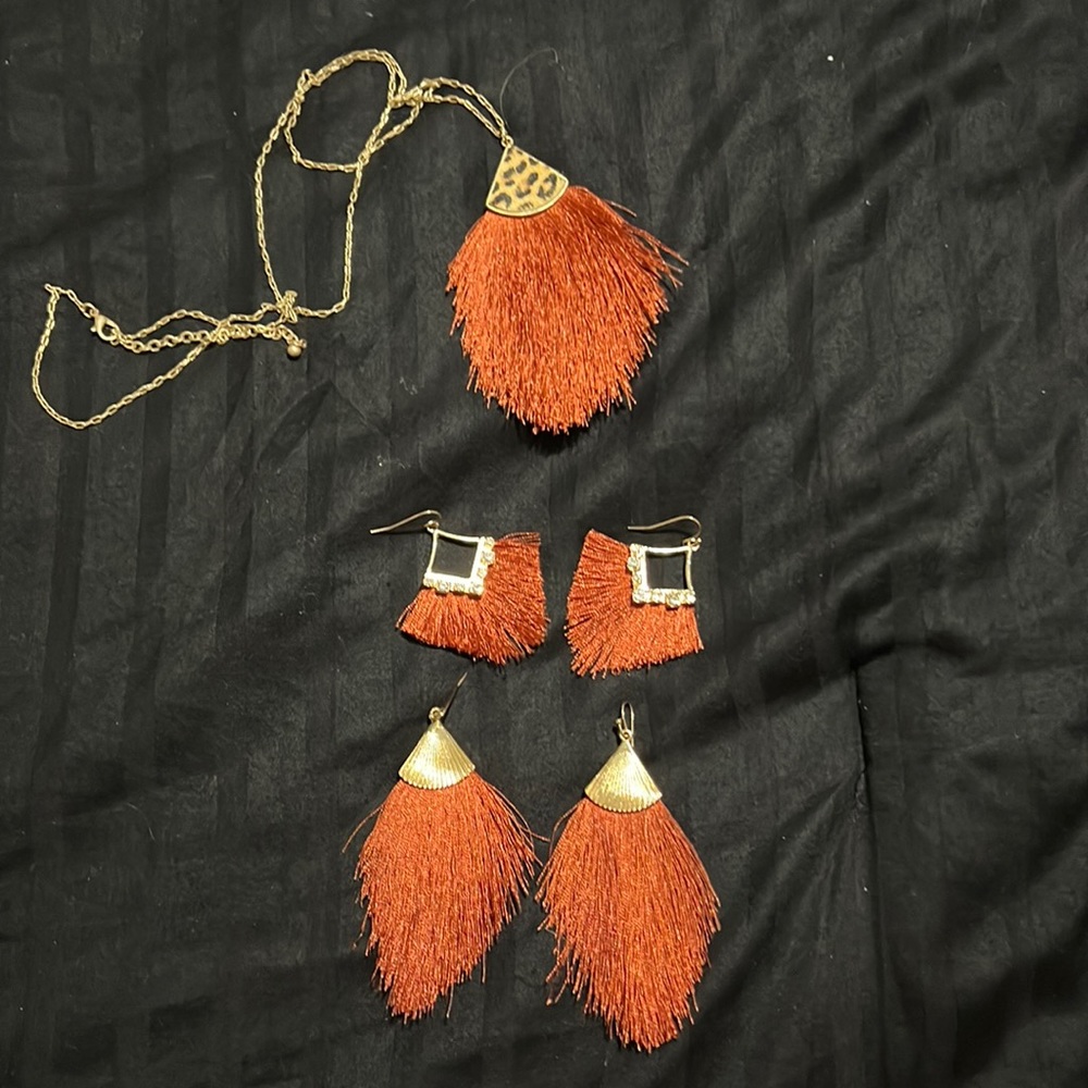 Necklace and earrings set